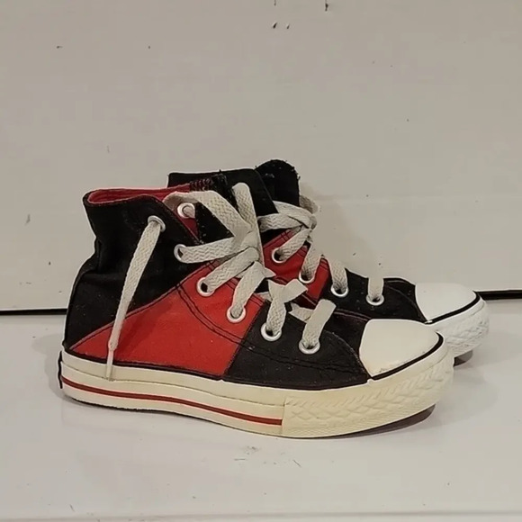 KIDS CONVERSE ALL‎ STAR HIGH TOP SNEAKERS (sz 11) - Picture 1 of 5